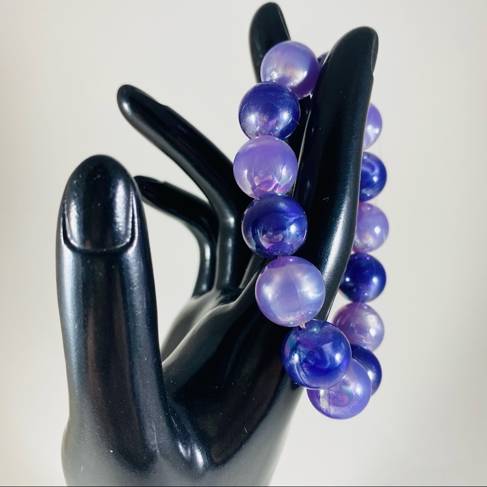 Multi-tone purple marble stretch bead lucite vintage bracelet